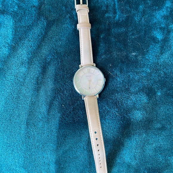 Light pink fossil watch - Picture 3 of 3